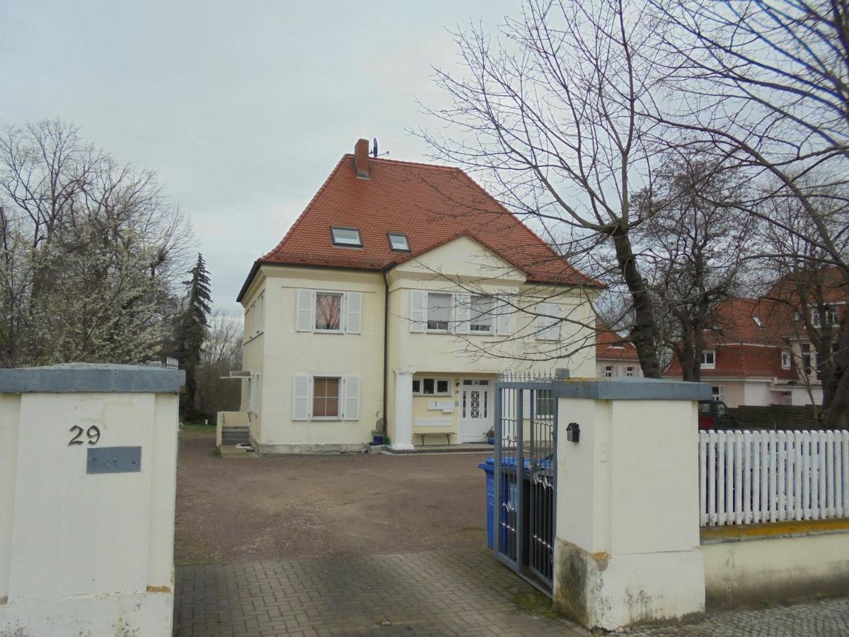 Apartmenthaus Am Schlosspark Schkopau Esterno foto